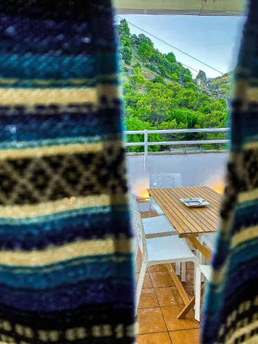 Grazalema - Casita La Calma - Incredible views, Clima Frio-Calor, Wifi & Private Parking optional