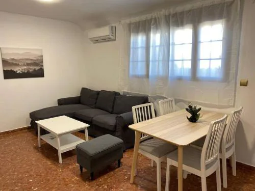 Piso grande de 120 m2, a 15' de la playa en coche
