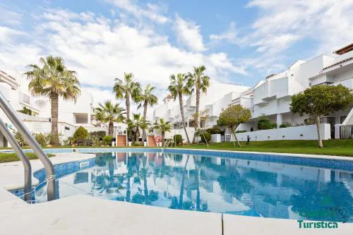 Piso en urbanización con piscina, pádel, tenis y golf