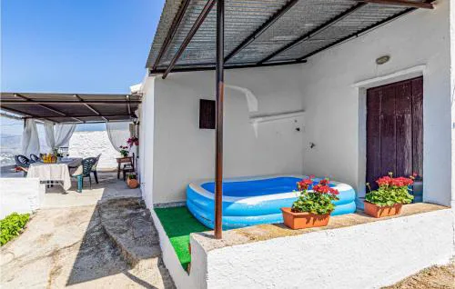 1 Bedroom Awesome Home In Malaga