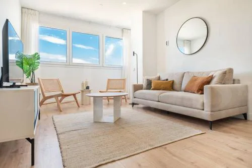 22nd floor modern urban sky apartment with parking & gym by REMS