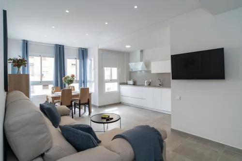 AAC Málaga - Amplio apartamento con terraza, totalmente equipado, nuevo, muy bien ubicado