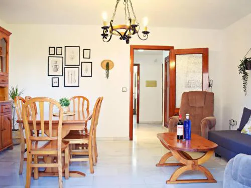 Amplio y luminoso apartamento cerca del centro y la playa con piscina y parking privado
