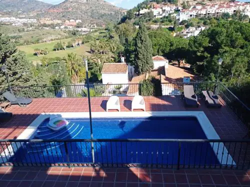 Apartamento en Villa con Piscina