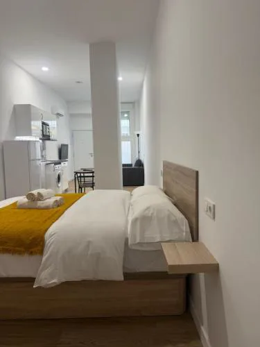 APARTAMENTOS ZONA 1 justo al lado de laESTACIÓN DE TREN Y BUS MARÍA ZAMBRANO