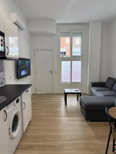 APARTAMENTOS ZONA 2 justo al lado de la ESTACIÓN DE TREN Y BUS MARÍA ZAMBRANO