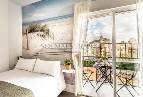 Atarazanas Apartment by Sol Maestranza