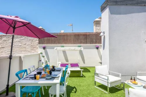 Atico con terraza ac 1hab en el centro y piscina comunitaria