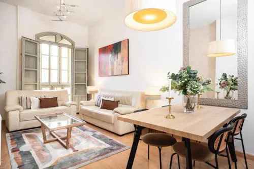 BEATAS CENTRAL Espectacular nueva vivienda en centro Histórico Sinese Design Homes