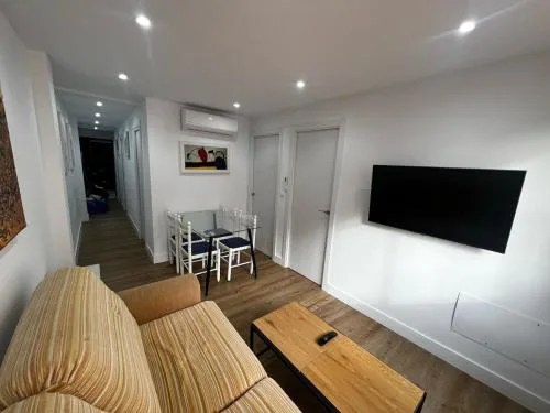 Boutique Apt Next to the Train Station by TuriVida