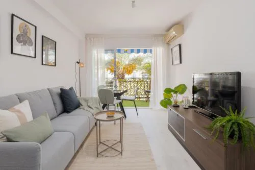 C03 Bright 3 bdr with terrace city center