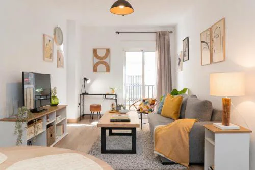 C21 Trendy 2 Bdr & Parking downtown