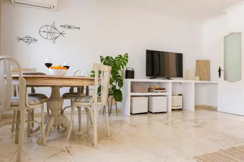 Casa Jardín - residential area -free parking outdoor- Málaga Este