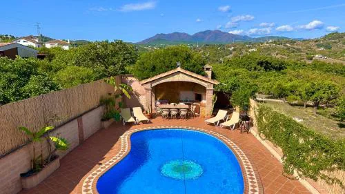 Chalet El Parral - Piscina y Sala de Cine