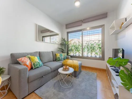 City apartment for 4 with parking, Malaga