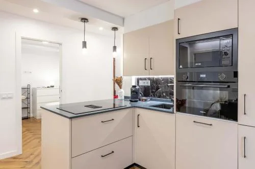 City Charm - Stylish 3BD in Malaga Centro
