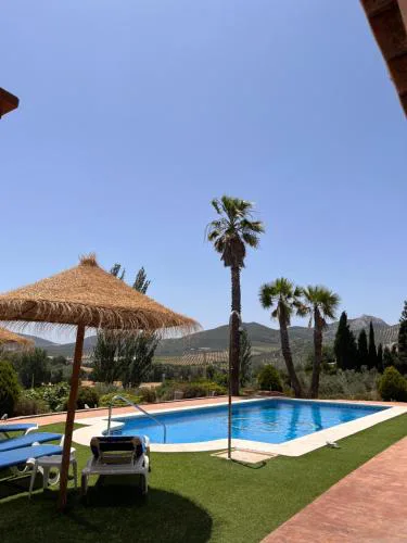 Cortijo Los Arcos - Lujo rural con piscina y vistas espectaculares en Málaga