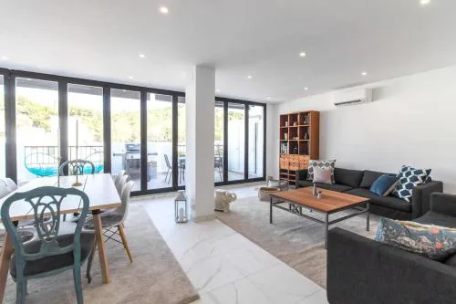 Cristo Epidemia 93 by Pineapple Homes