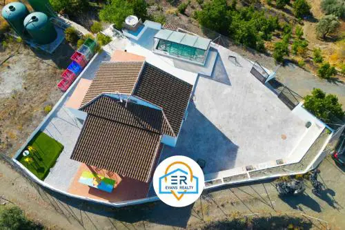 Evans Realty CI Piscina climatizada BBQ Juegos
