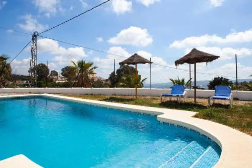Farm house (cortijo) con piscina, vistas al mar y montaña