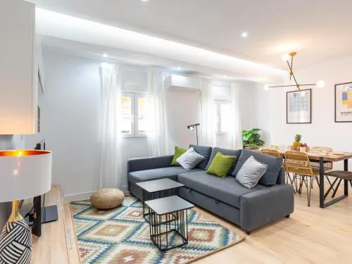 Gorgeous renovated apartment 2BR AC