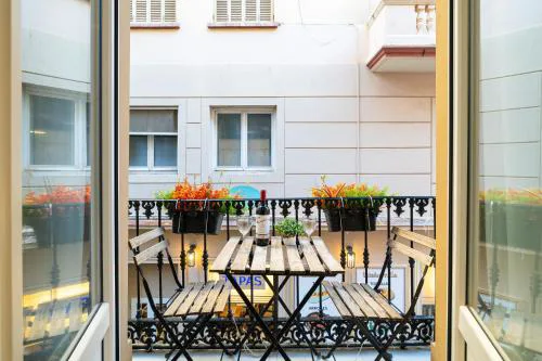H2M Capitan Balcony & patio in the city center