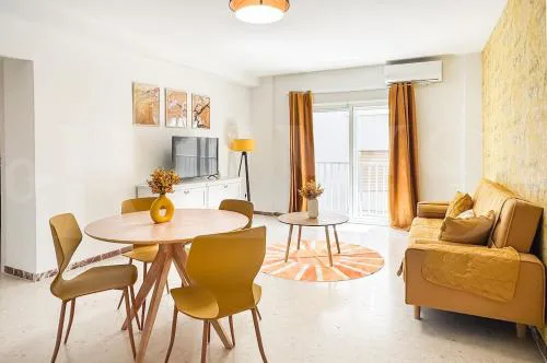 Historic Center Apartment with Balcony REMS