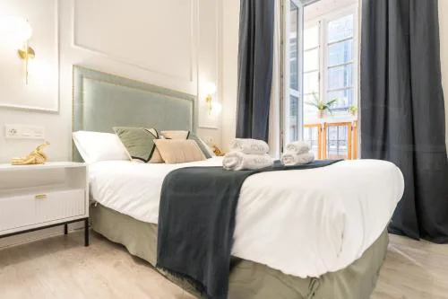 Historic charm steps from top landmarks by REMS