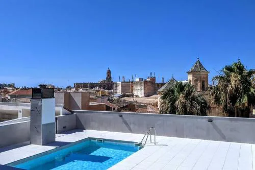 Historical center flat with pool, tennis & parking