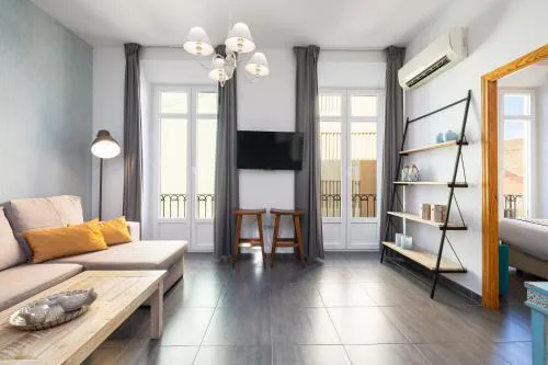 Holidays2Malaga Dos Aceras in Old Town & High Speed Wifi