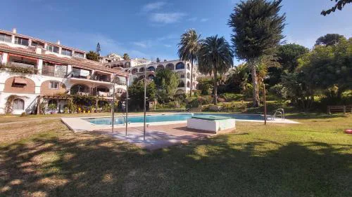 Interpares Swimmingpool by Del Parque Flats