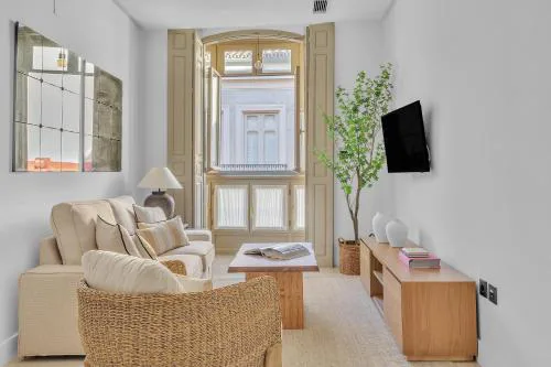 Lovely apartment & balcony by ELE Apartments