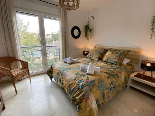 LUNAROOM Center & Quiet Guesthouse