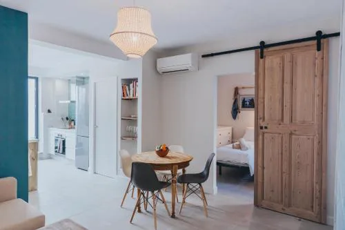 Malaga Beach House, 2 city bikes, 2 children's bikes, WiFi, BIG terrace, BBQ, Family, Childfriendly