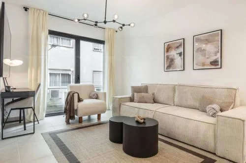 Modern apartment with patio & parking REMS