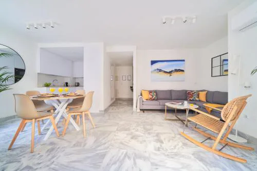 Modern City Centre Apartment w/ Terrace & Fast WIFI