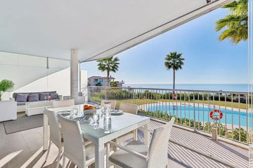 Ocean & pool view 3-bedroom apt.