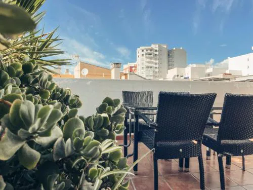 Panoramic Rooftop Duplex Retreat Heart of Málaga