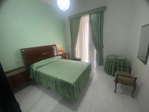 Preciosas habitaciones para 2 personas con aire acondicionado y terraza en Capuchinos cerca del centro de Málaga