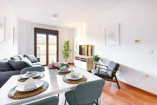 Rosaleda 13 by Pineapple Homes