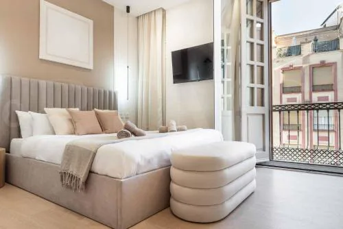 Sophisticated apartment with balcony & city views by REMS