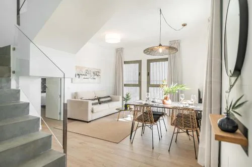 Spacious apartment & private terrace by REMS