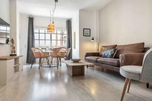 Spacious & authentic apartment by REMS