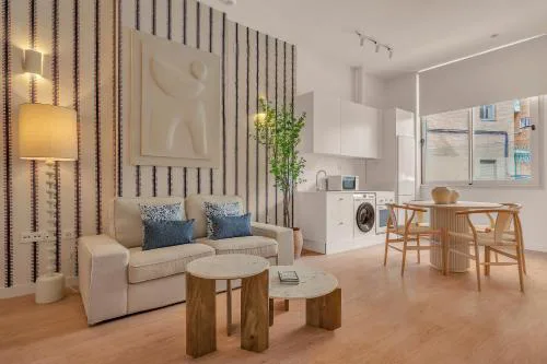 Stylish Studio Private Entrance by ELE Apartments