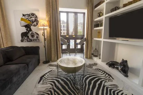 THE CLOCK HOUSE - Luxury Urban Suites