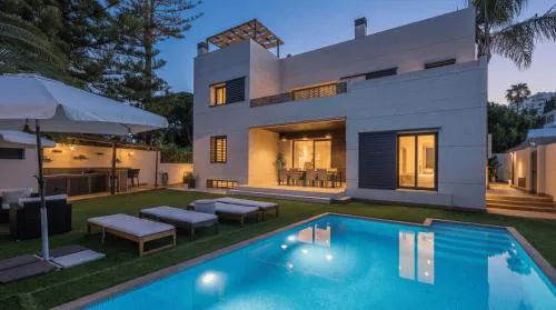 VACATION MARBELLA I Villa Riviera Del Sol, Private Pool, Jacuzzi, Sauna, Gym, Cinema, Billiard, Walking Distance to the Beach