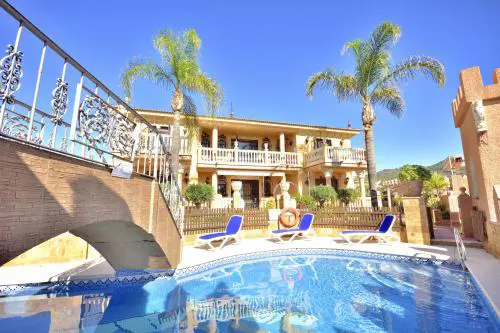 Villa rural en Málaga con piscina y vistas al mar