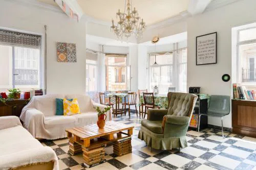 Vintage Flat Malaga