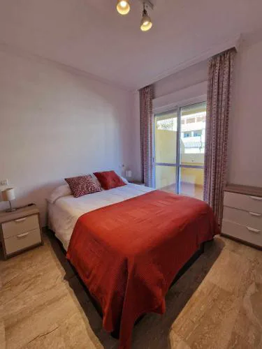 Walk to Metro & Beach | Airport 10 Min Away