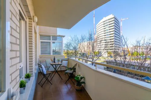 WintowinRentals Teatinos, Metro, Free Parking & Pool.